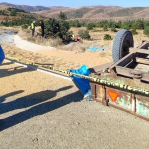 traktorun altinda kalan agabey kardes can verdi Xp2q7Meh