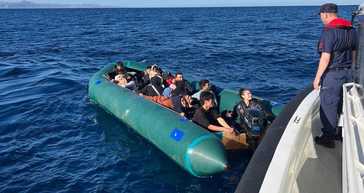 canakkalede 24 duzensiz gocmen yakalandi FKllU1QZ