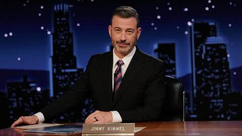 charlie kirk cinayeti yorumlari sonrasi askiya alinmisti jimmy kimmelin programi abcye bagli kanallarda devam edecek MgU3FiL6