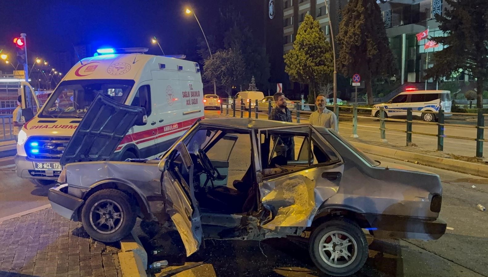 otomobil ortadan bukuldu FSFcQW9F