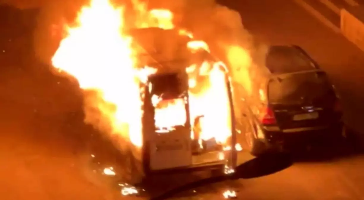 gaziantepte park halindeki minibus alev aldi 1jl1fLtw