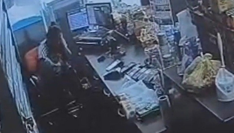 manisada eski es dehset sacti kucagindaki bebege aldirmadan defalarca bicakladi GwWtWMdK