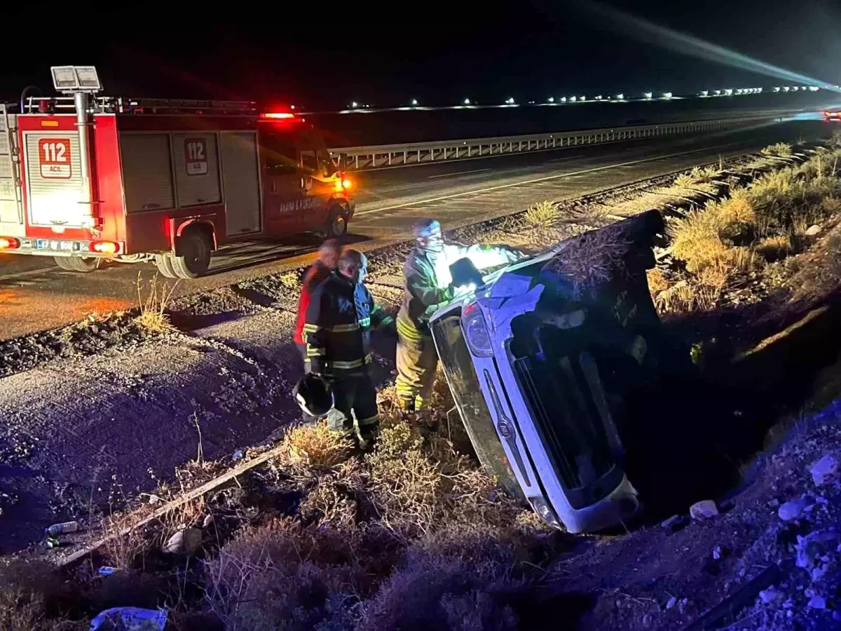 mardinde hafif ticari arac devrildi surucu yaralandi IGtx85xQ.jpg