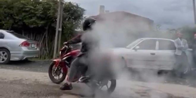 motosikletiyle teker yakan surucuye 6 bin 498 lira ceza kesildi thfAl2yS.jpg