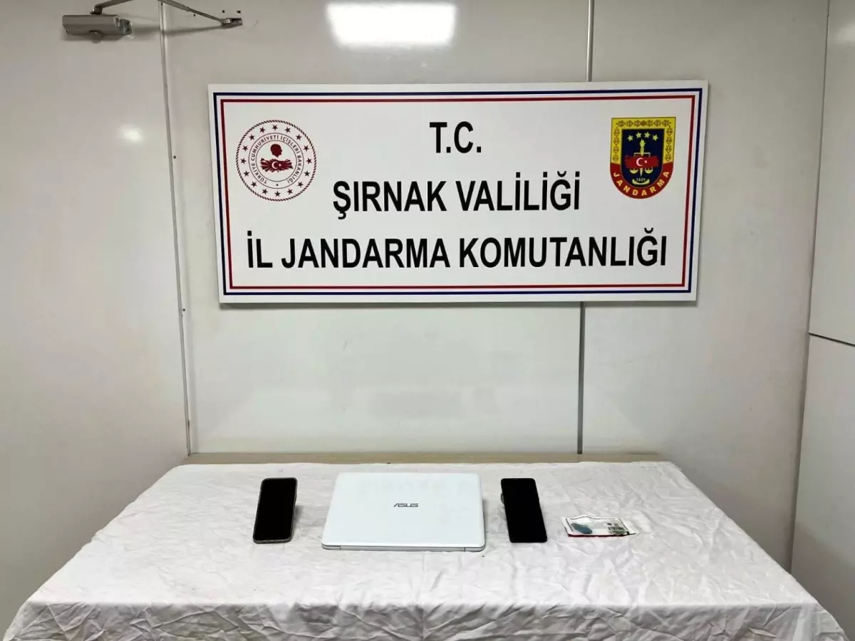 sirnakta iki polis memuru tutuklandi ILlvT1Eg.jpg