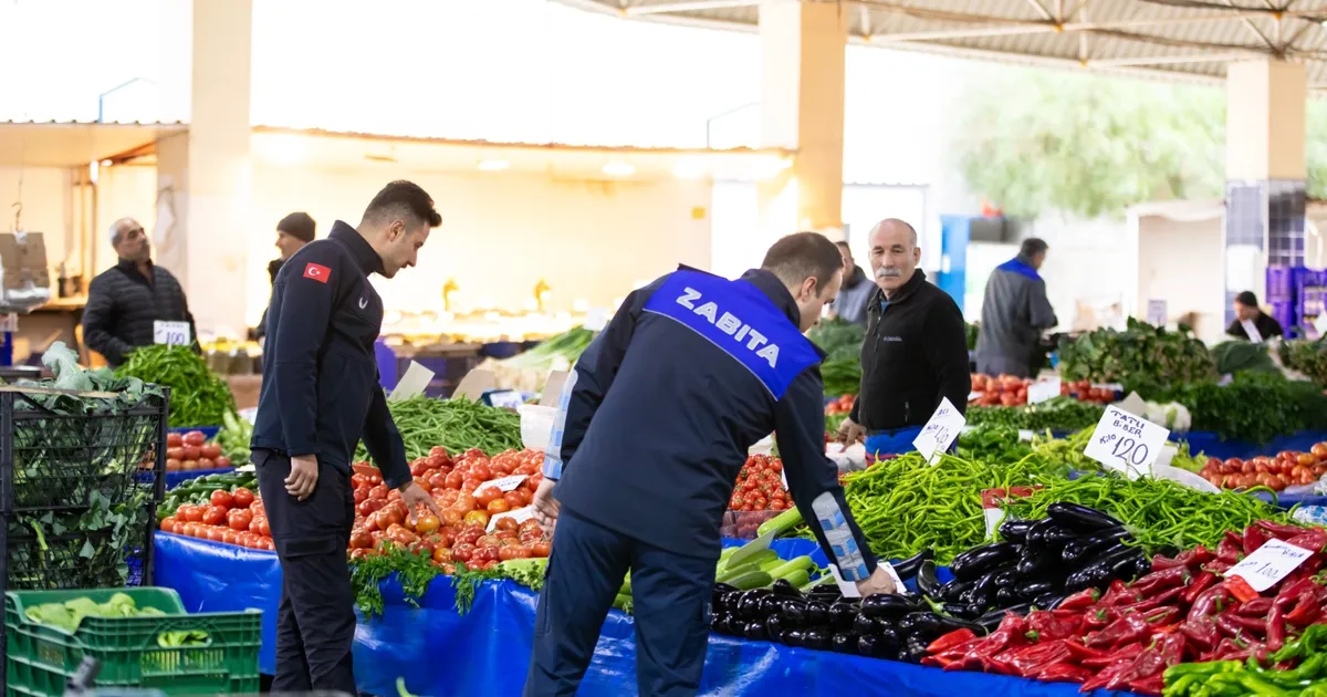 İzmir Narlıdere pazarında kapsamlı denetim