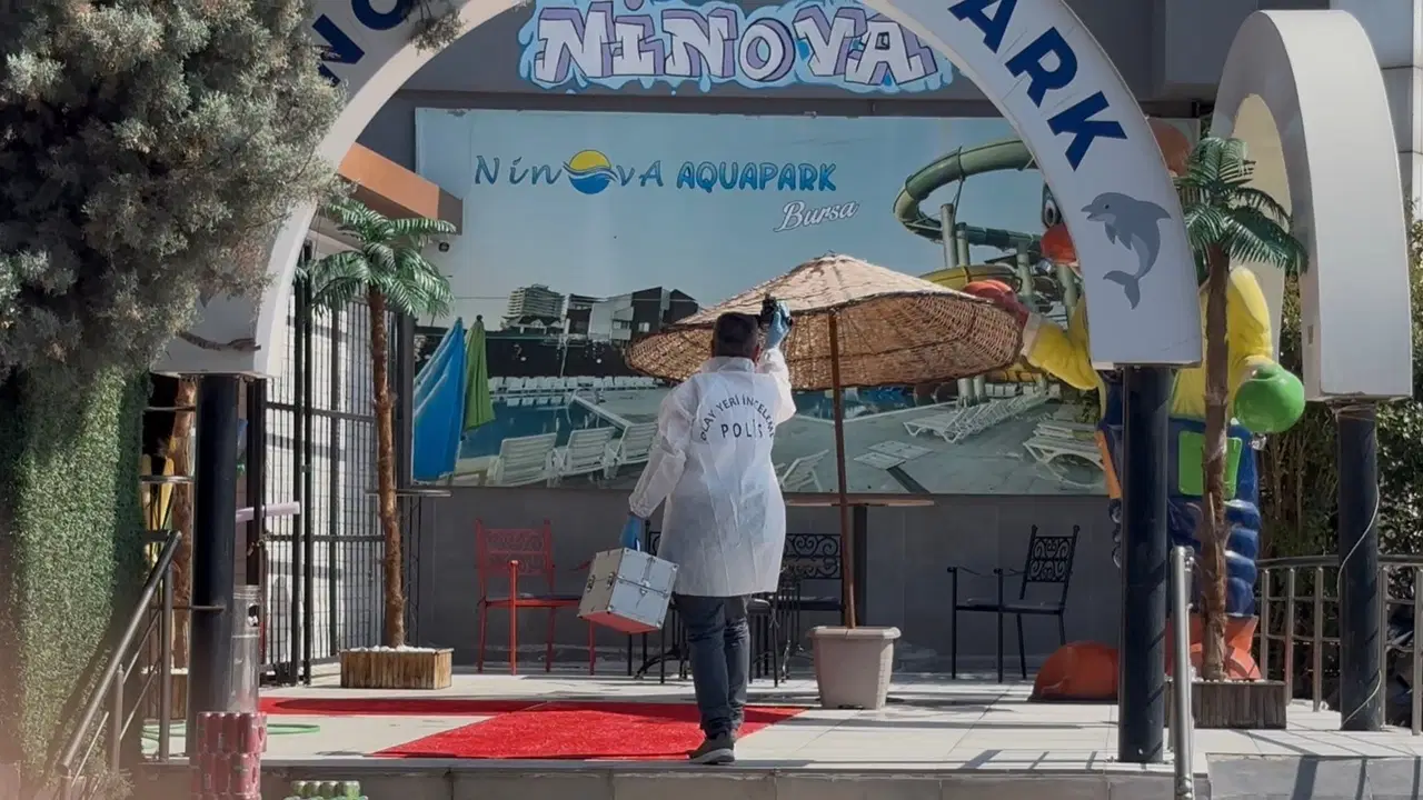 Aquaparkta 10 metrelik kaydiraktan dustu 16 yasindaki havuz gorevlisi agir yaralandi PRfDdULy
